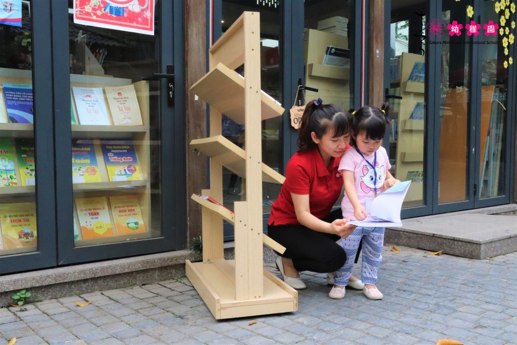 Các bạn nhỏ Sakura Montessori Lương Yên có những trải nghiệm gì tại Phố sách 19/12?