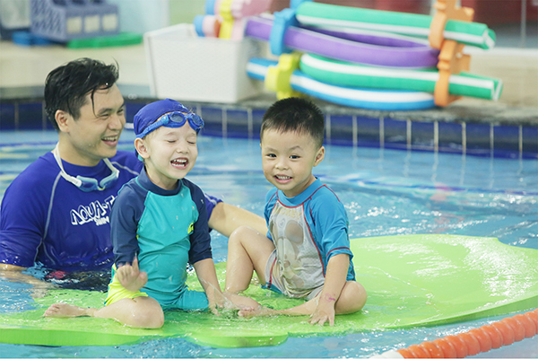 Các bạn nhỏ trường mầm non quốc tế Sakura Montessori khám phá lĩnh vực Địa lý trong lớp học Montessori