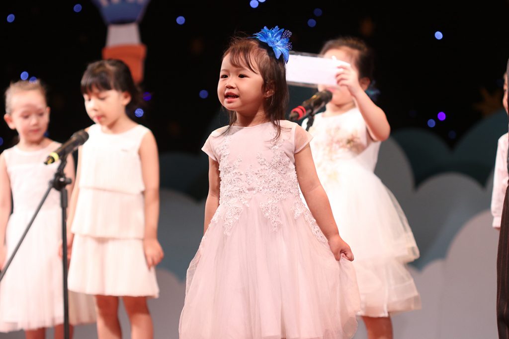 Các bạn nhỏ Sakura Montessori Cầu Giấy tự tin tỏa sáng tại Summer Concert 2019