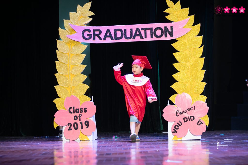 Các bạn nhỏ Sakura Montessori Cầu Giấy tự tin tỏa sáng tại Summer Concert 2019