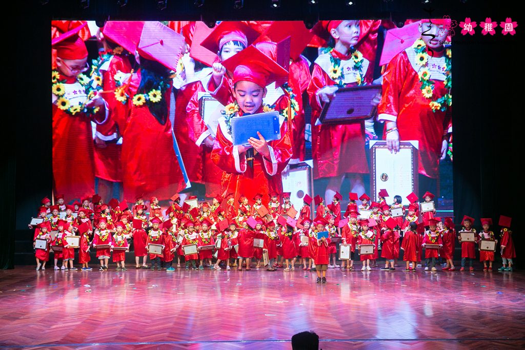 Các bạn nhỏ Sakura Montessori Cầu Giấy tự tin tỏa sáng tại Summer Concert 2019