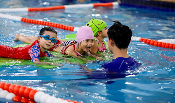 Mách ba mẹ các hoạt động vui chơi ngày hè dành cho bé yêu