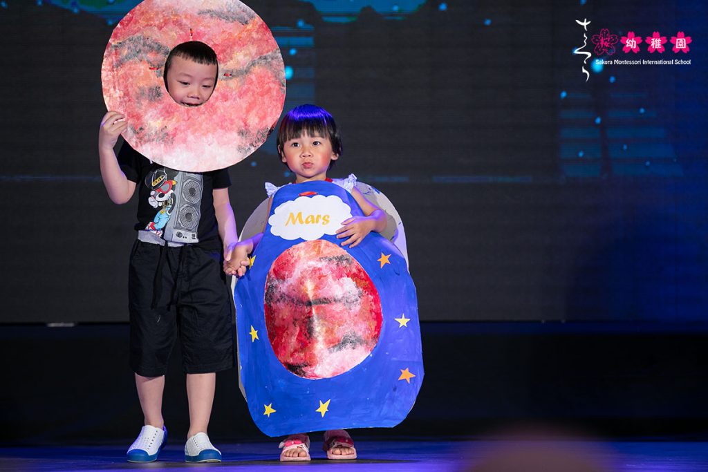 Vui “xê dịch” cùng các bạn nhỏ Sakura Montessori Thụy Khuê tại Summer Concert