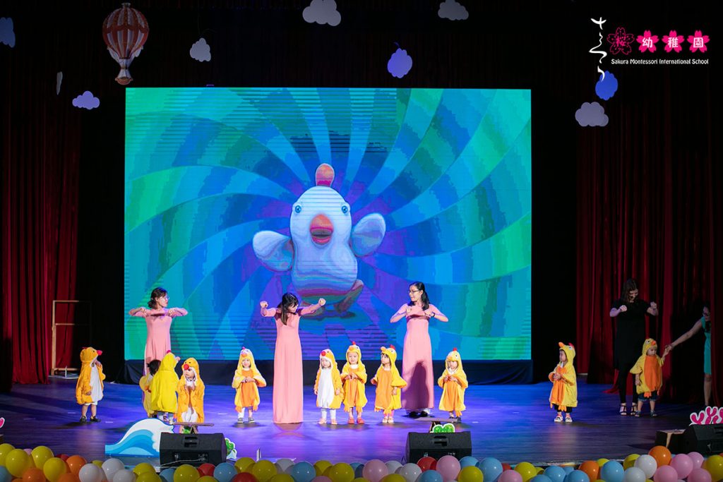 Vui “xê dịch” cùng các bạn nhỏ Sakura Montessori Thụy Khuê tại Summer Concert