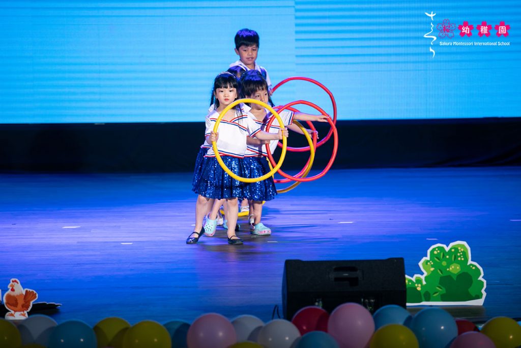 Vui “xê dịch” cùng các bạn nhỏ Sakura Montessori Thụy Khuê tại Summer Concert