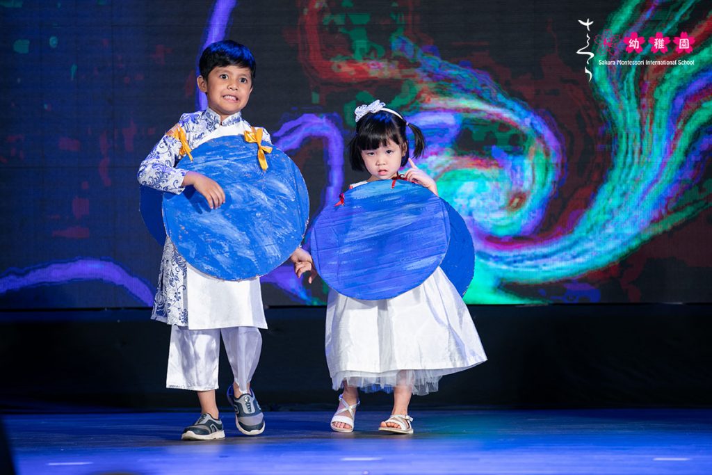 Vui “xê dịch” cùng các bạn nhỏ Sakura Montessori Thụy Khuê tại Summer Concert