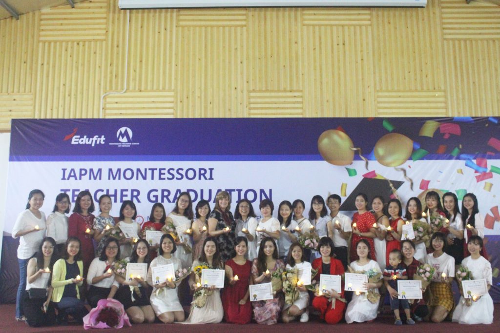 Đội ngũ giáo viên Sakura Montessori nhận chứng chỉ đào tạo Montessori Quốc tế