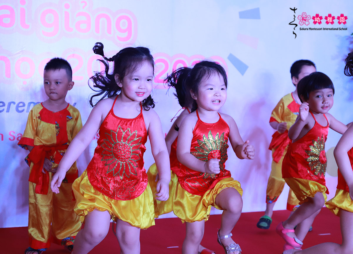 Gần 2.000 học sinh Sakura Montessori náo nức đón lễ khai giảng năm học 2019 - 2020