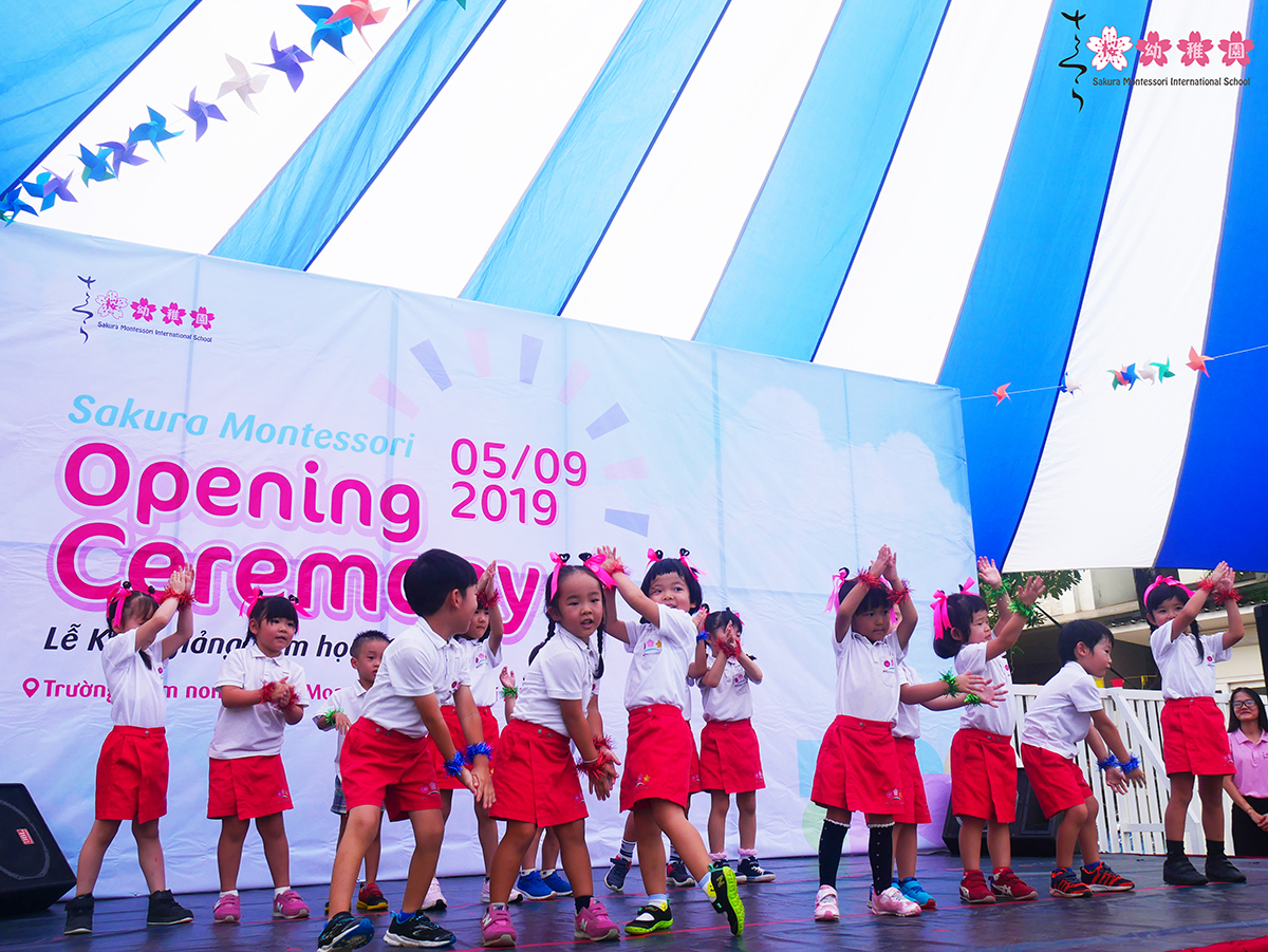 Gần 2.000 học sinh Sakura Montessori náo nức đón lễ khai giảng năm học 2019 - 2020