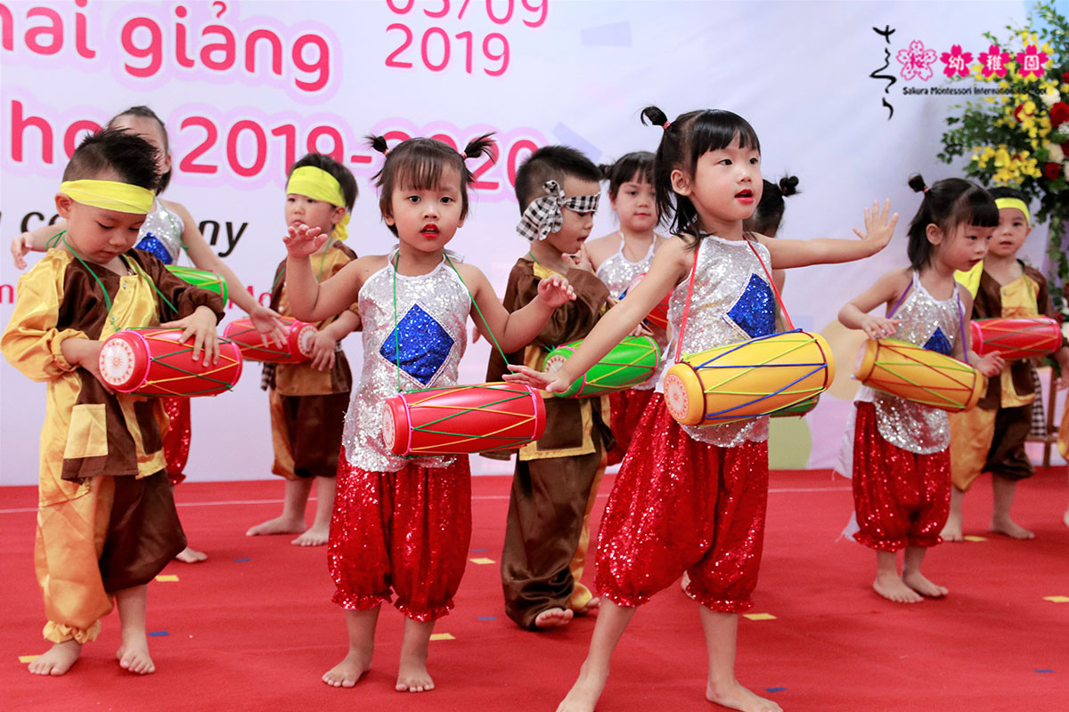 Gần 2.000 học sinh Sakura Montessori náo nức đón lễ khai giảng năm học 2019 - 2020