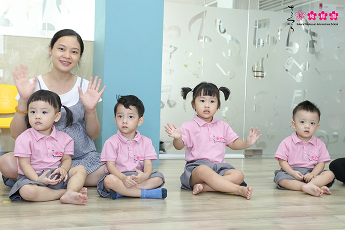 Học âm nhạc qua “bộ gõ cơ thể” và những vật dụng quen thuộc tại Sakura Montessori