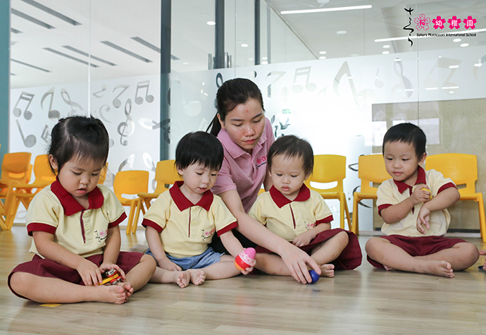 Học âm nhạc qua “bộ gõ cơ thể” và những vật dụng quen thuộc tại Sakura Montessori