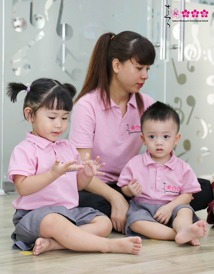 Học âm nhạc qua “bộ gõ cơ thể” và những vật dụng quen thuộc tại Sakura Montessori