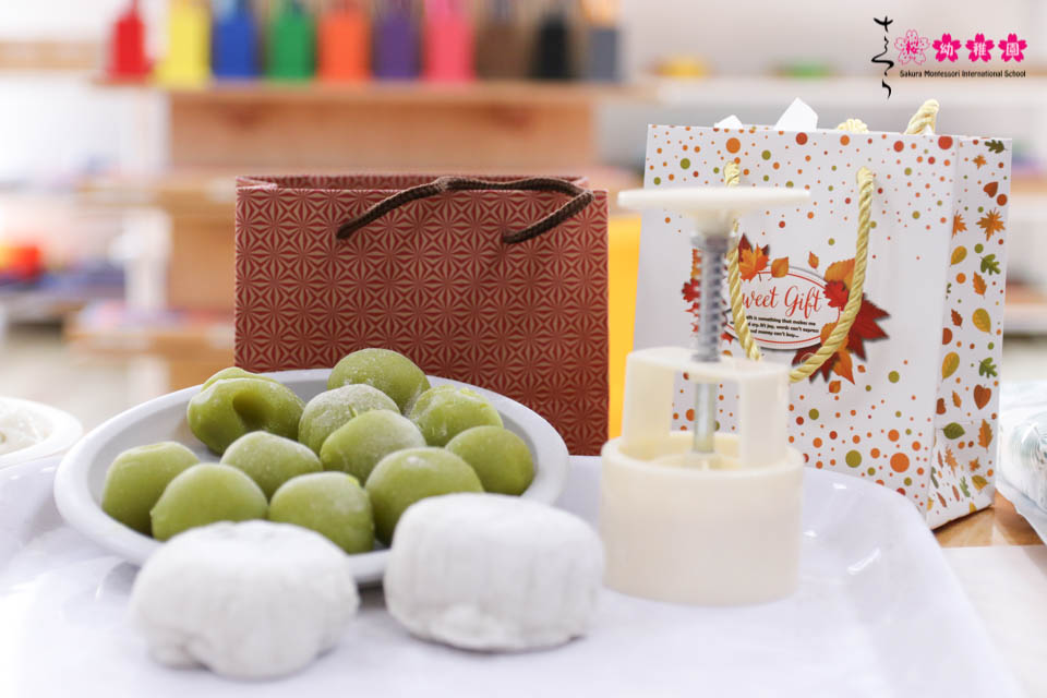 Tự tay làm bánh dẻo, SMISer Cầu Giấy vui phá cỗ Trung thu