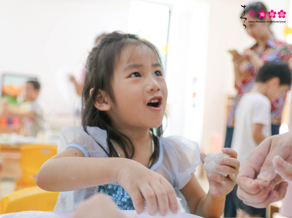 Tự tay làm bánh dẻo, SMISer Cầu Giấy vui phá cỗ Trung thu