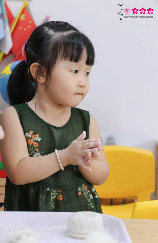 Tự tay làm bánh dẻo, SMISer Cầu Giấy vui phá cỗ Trung thu