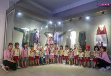 “Áo dài xưa khác áo dài ngày nay Mẹ mặc”