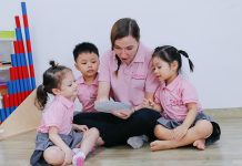 Hai giai đoạn phát triển của trẻ mầm non và cách ứng xử của ba mẹ 2 giai đoạn phát triển của trẻ mầm non và cách ứng xử của ba mẹ