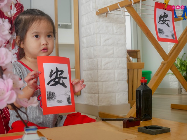 Khám phá giờ học "Nghệ thuật thư pháp" của SMISers Hồ Chí Minh 8