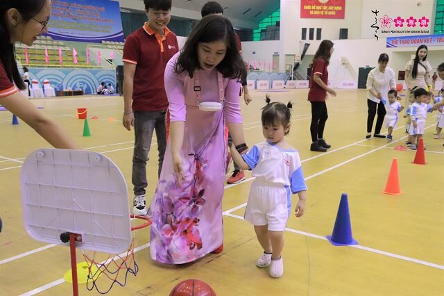 tam-su-cua-co-hieu-truong-van-thu-hien-nhung-ngay-sakura-vang-cac-con-1