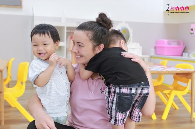 tam-su-cua-co-hieu-truong-van-thu-hien-nhung-ngay-sakura-vang-cac-con-10