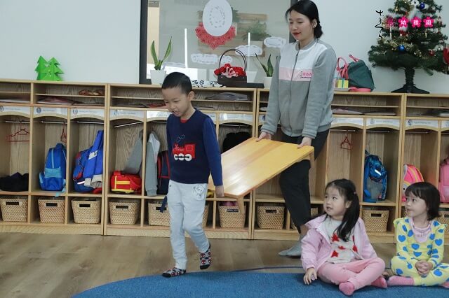 tam-su-cua-co-hieu-truong-van-thu-hien-nhung-ngay-sakura-vang-cac-con-11