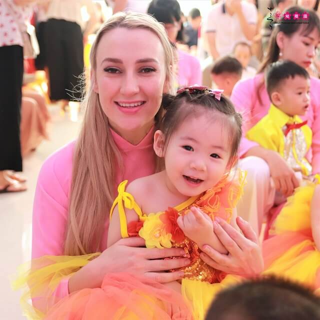 tam-su-cua-co-hieu-truong-van-thu-hien-nhung-ngay-sakura-vang-cac-con-13