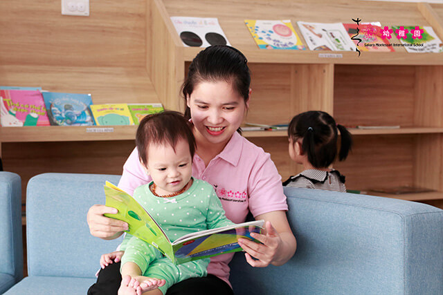 Giờ đọc sách của các bạn nhỏ Sakura Montessori có gì thú vị? -7