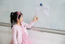 Vì sao ba mẹ nên đồng hành cùng con trong giai đoạn vào lớp 1?