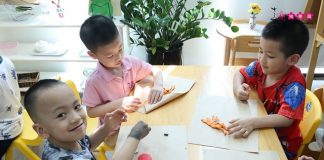 “Hô biến” đất nặn thành các bạn cua sắc màu cùng SMISers Hai Bà Trưng ho-bien-dat-nan-thanh-cac-ban-cua-sac-mau-cung-smisers-hai-ba-trung-11