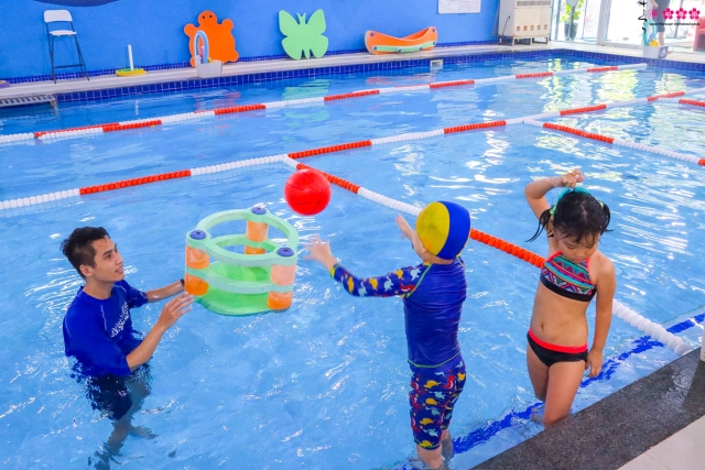 Hào hứng cùng các bạn nhỏ lớp Pansy tại lớp học bơi Aqua - Tots