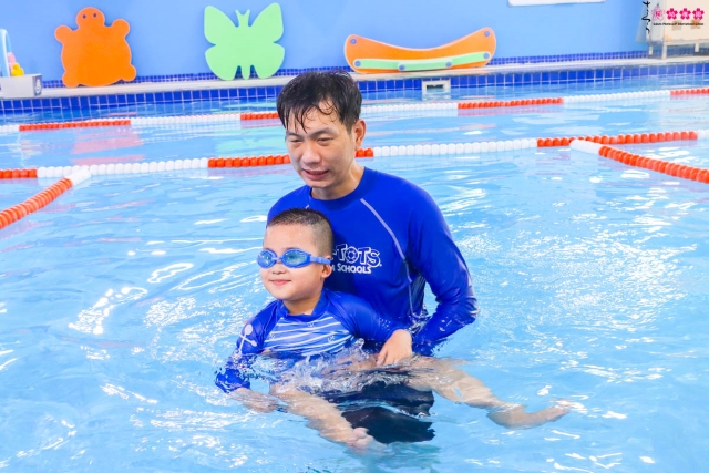 Hào hứng cùng các bạn nhỏ lớp Pansy tại lớp học bơi Aqua - Tots