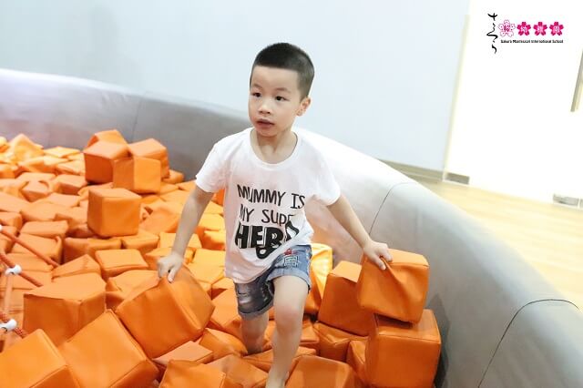 kham-pha-vu-tru-huyen-bi-cung-cac-smisers-hai-ba-trung-18