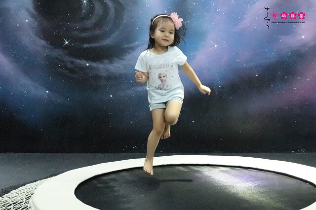 kham-pha-vu-tru-huyen-bi-cung-cac-smisers-hai-ba-trung-16