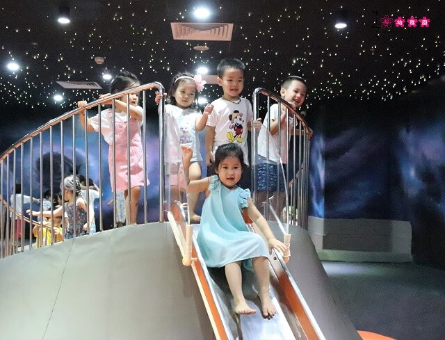 kham-pha-vu-tru-huyen-bi-cung-cac-smisers-hai-ba-trung-14