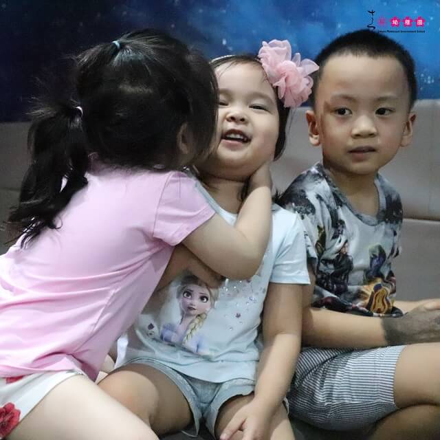 kham-pha-vu-tru-huyen-bi-cung-cac-smisers-hai-ba-trung-11