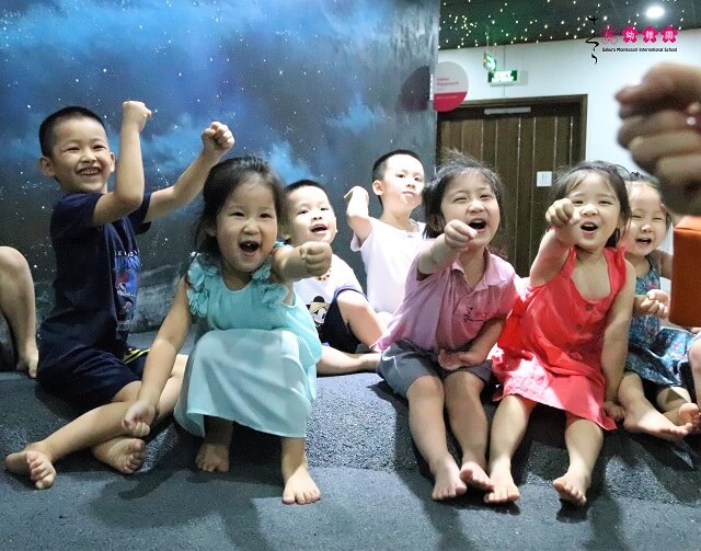 kham-pha-vu-tru-huyen-bi-cung-cac-smisers-hai-ba-trung-7