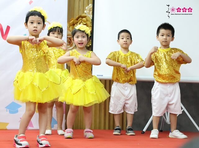 xuc-dong-ngay-ra-truong-cua-cac-smisers-hai-ba-trung