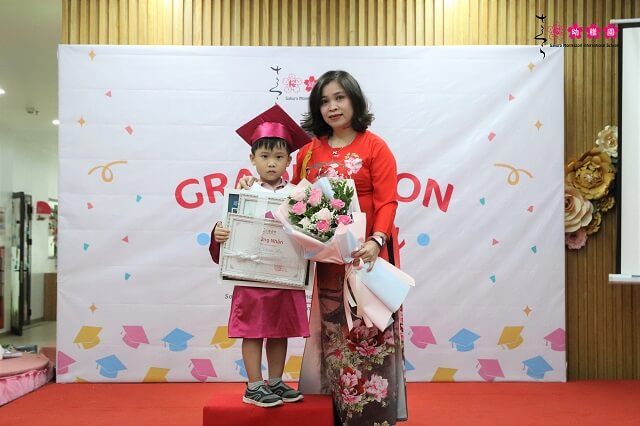 xuc-dong-ngay-ra-truong-cua-cac-smisers-hai-ba-trung