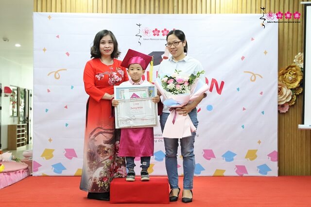 xuc-dong-ngay-ra-truong-cua-cac-smisers-hai-ba-trung