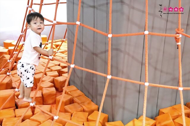 kham-pha-vu-tru-huyen-bi-cung-cac-smisers-hai-ba-trung-8