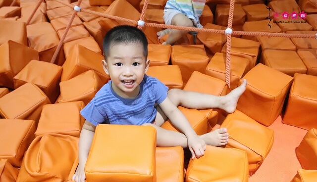 kham-pha-vu-tru-huyen-bi-cung-cac-smisers-hai-ba-trung-4