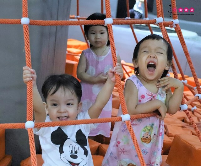 kham-pha-vu-tru-huyen-bi-cung-cac-smisers-hai-ba-trung-5