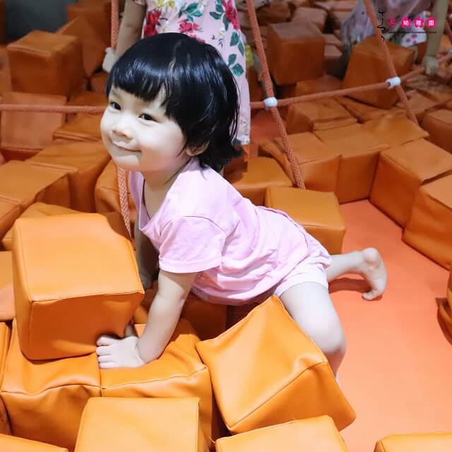 kham-pha-vu-tru-huyen-bi-cung-cac-smisers-hai-ba-trung-3