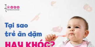 tại sao trẻ ăn dặm hay khóc