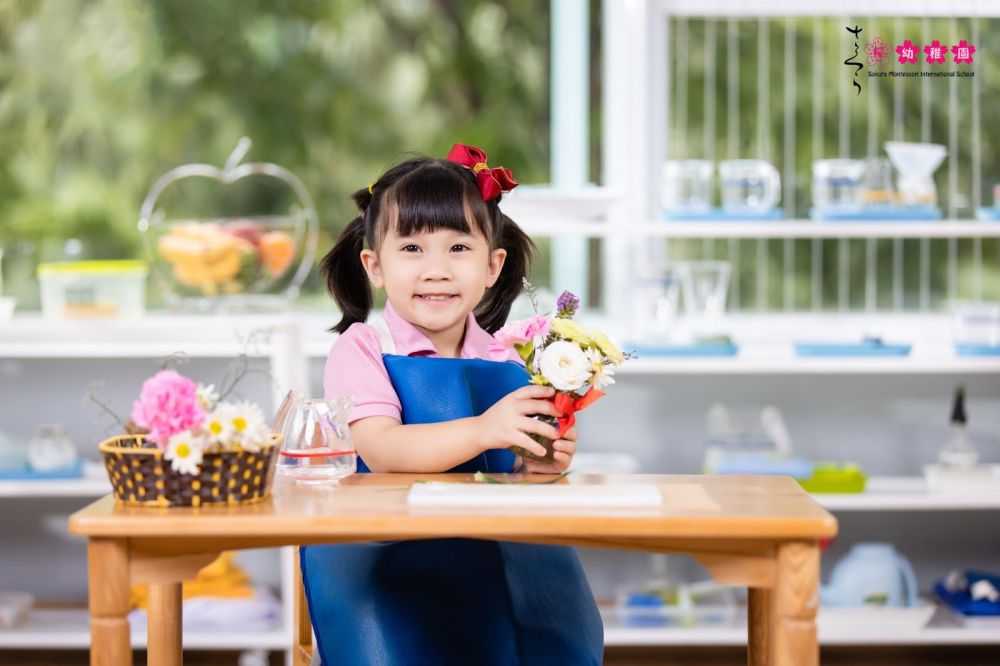 trẻ tự lập hơn khi học Montessori